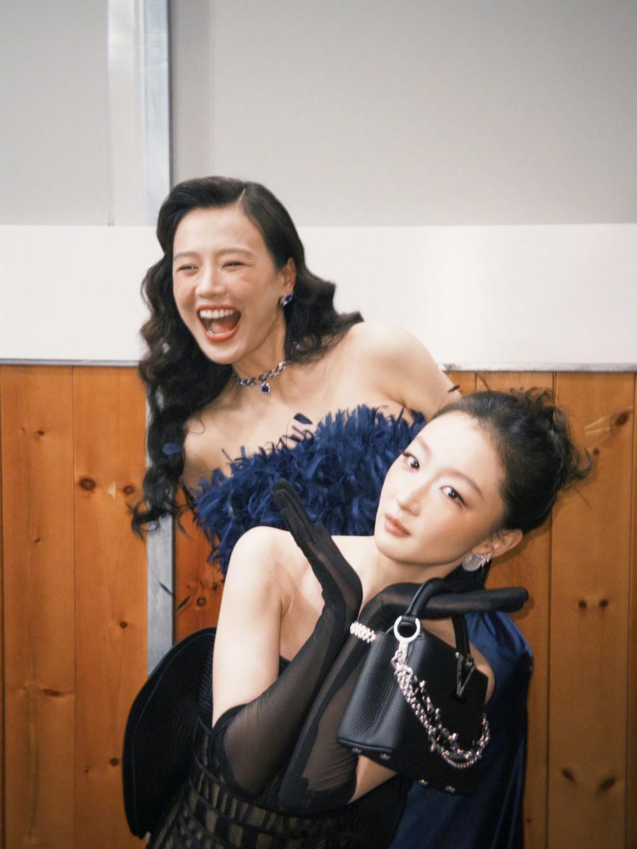 周冬雨和马思纯姐妹花👭