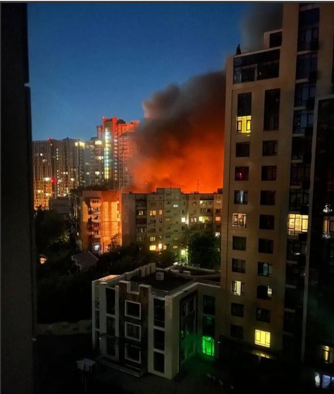 普京说到做到。7月2日凌晨，基辅炸了。前几天普京刚放话：乌克兰不停手，俄罗斯