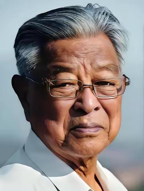 1994年，褚时健伸手拉了濒临倒闭的延安卷烟厂一把；二十多年后，他出狱种橙滞销，