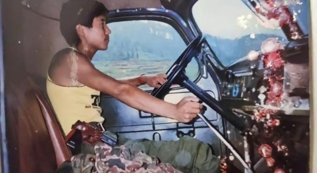 1986年夏，云南老山前线运送160炮弹去干田炮阵地在那个炎热的夏天，边境线上