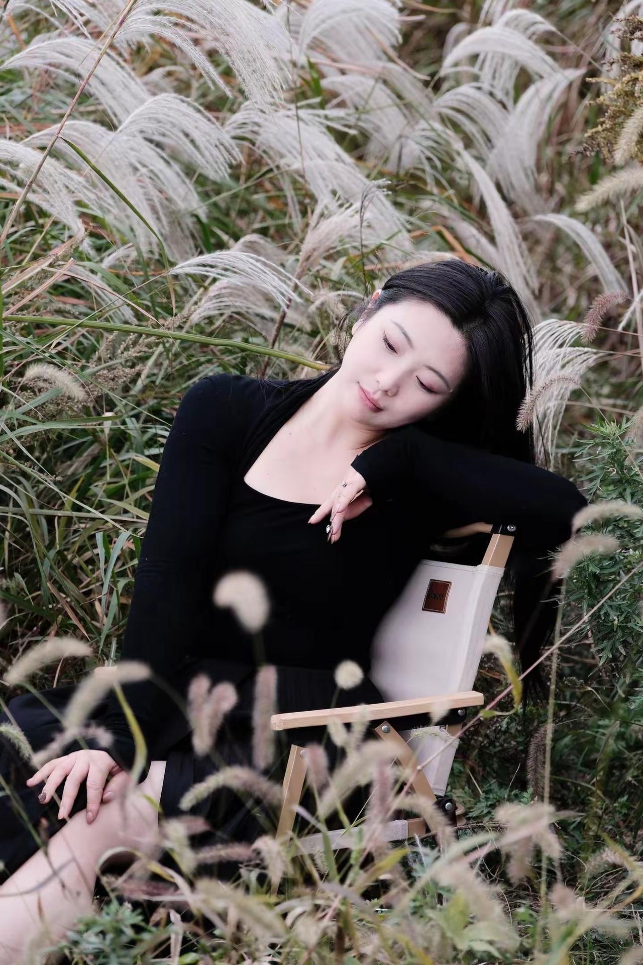 追风赶月莫停留，平芜尽处是春山。