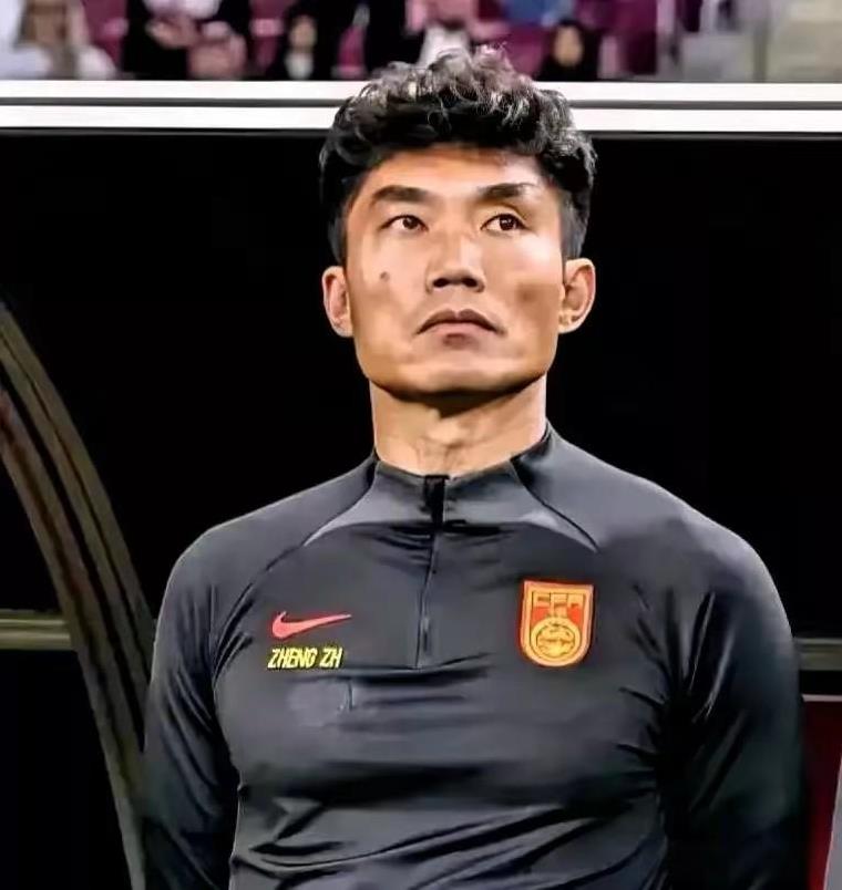 有点可惜，中国足协为什么没有安排郑智担任新一届国足的领队，达到强强联合呢？郑智现