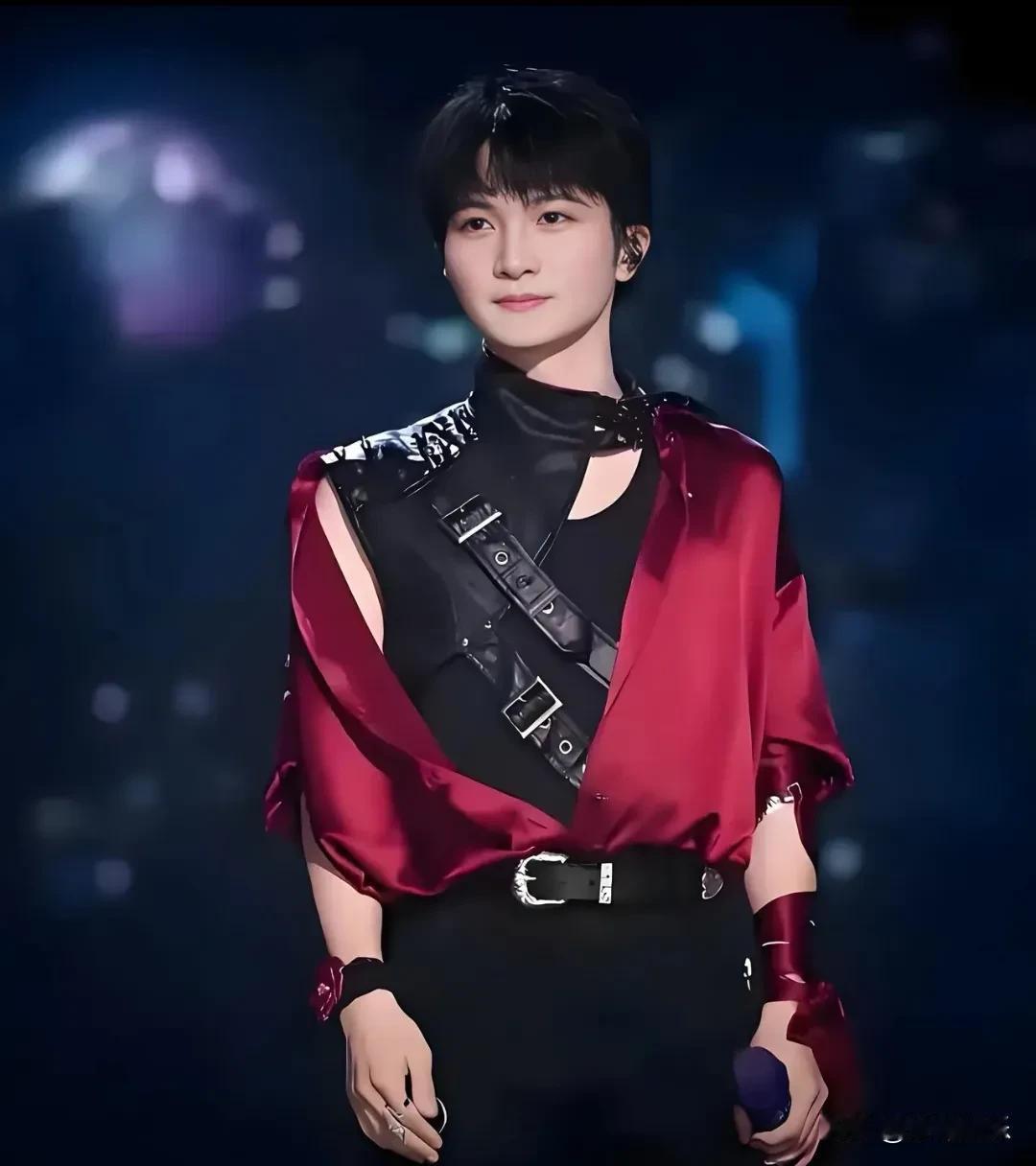 周深，太卷了！5月18日，咱们的“人间百灵鸟”周深又双叒叕冲上热搜了。这回