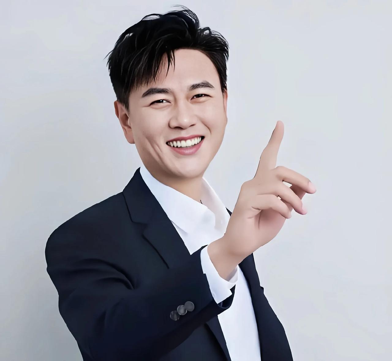 热播剧《冬去春来》，被冯嘉怡扮演楚才远那张笑眯眯的脸彻底圈粉最近看《冬去春来》