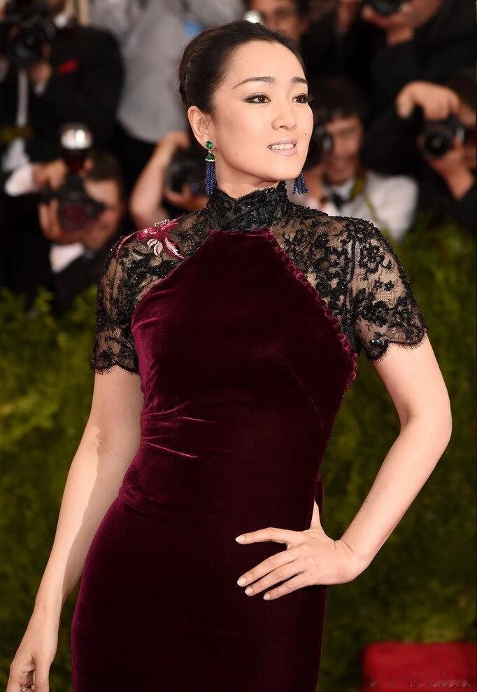 再来回顾一下2015年「镜花水月」为主题的MetGala，也是史上内娱明星参加