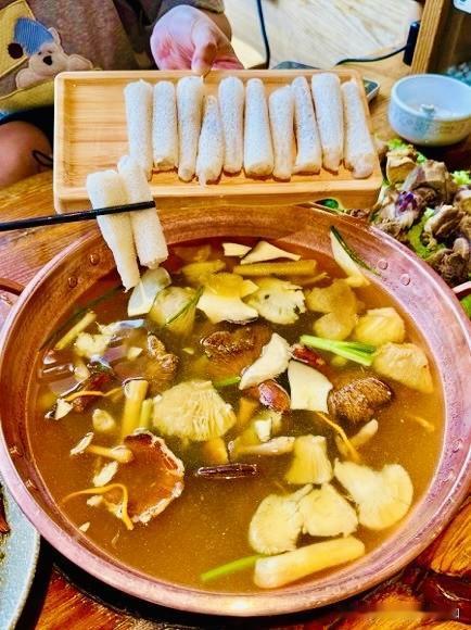 丽江古城逛吃｜本地人私藏云味瑶野生菌火锅✨来丽江古城游玩，逛完四方街慢悠悠觅