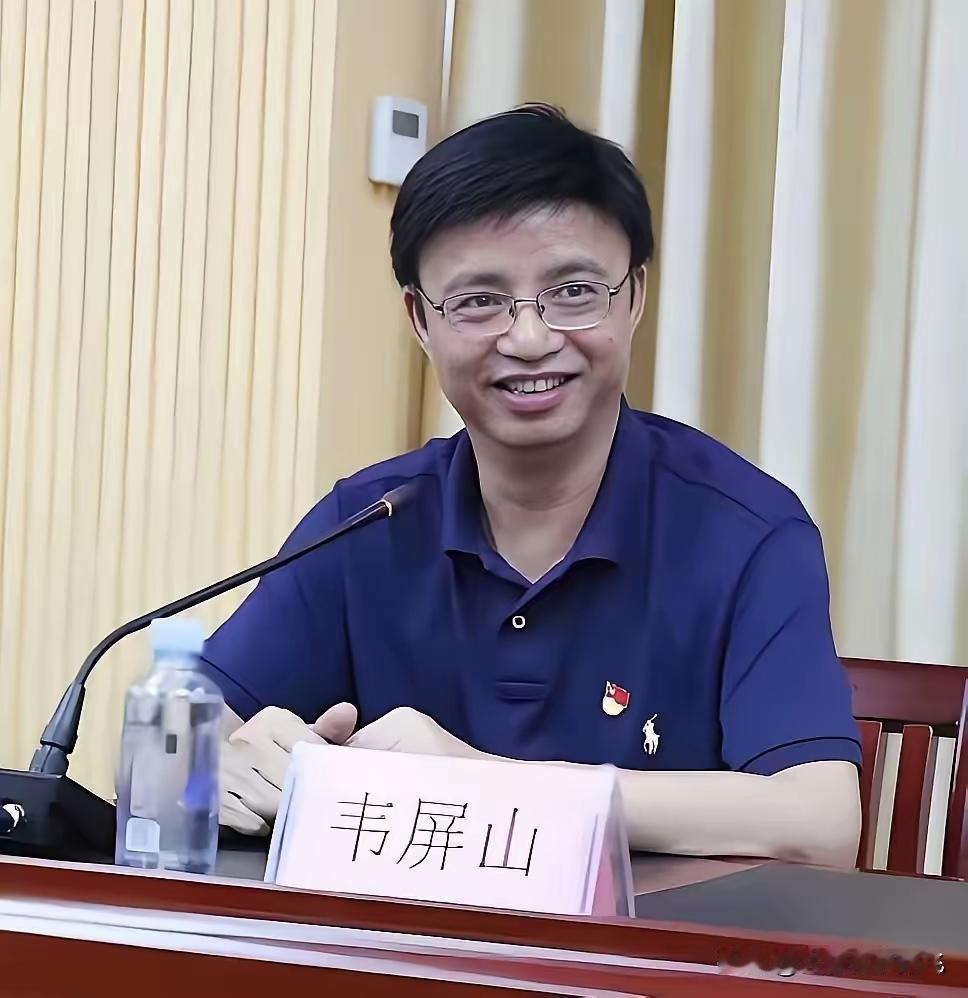 一个中学的校长，竟然这么贪。南宁三中原校长韦屏山被通报，一个昔日受人尊敬的校长，