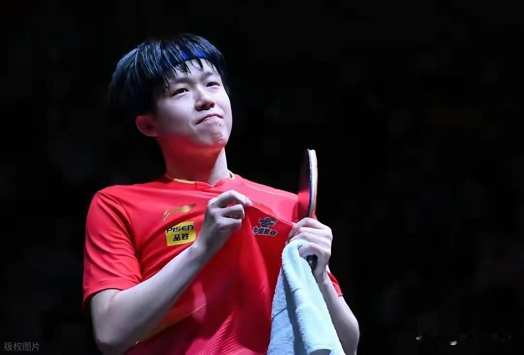 国乒8比2赢法国这事儿，虽然结果稳了，但过程里梁靖崑那场球真是让人捏把汗。“