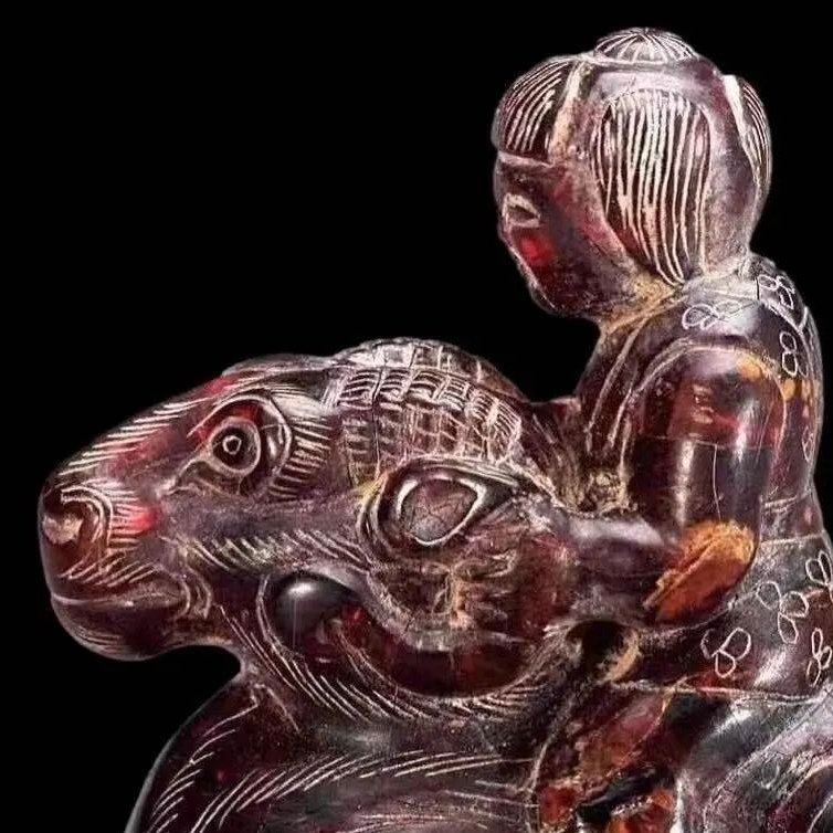 杂项趣谈琥珀和密蜡，女性的朋友，喜欢的较多。传说琥珀是老虎眼泪，那只是捕风捉影