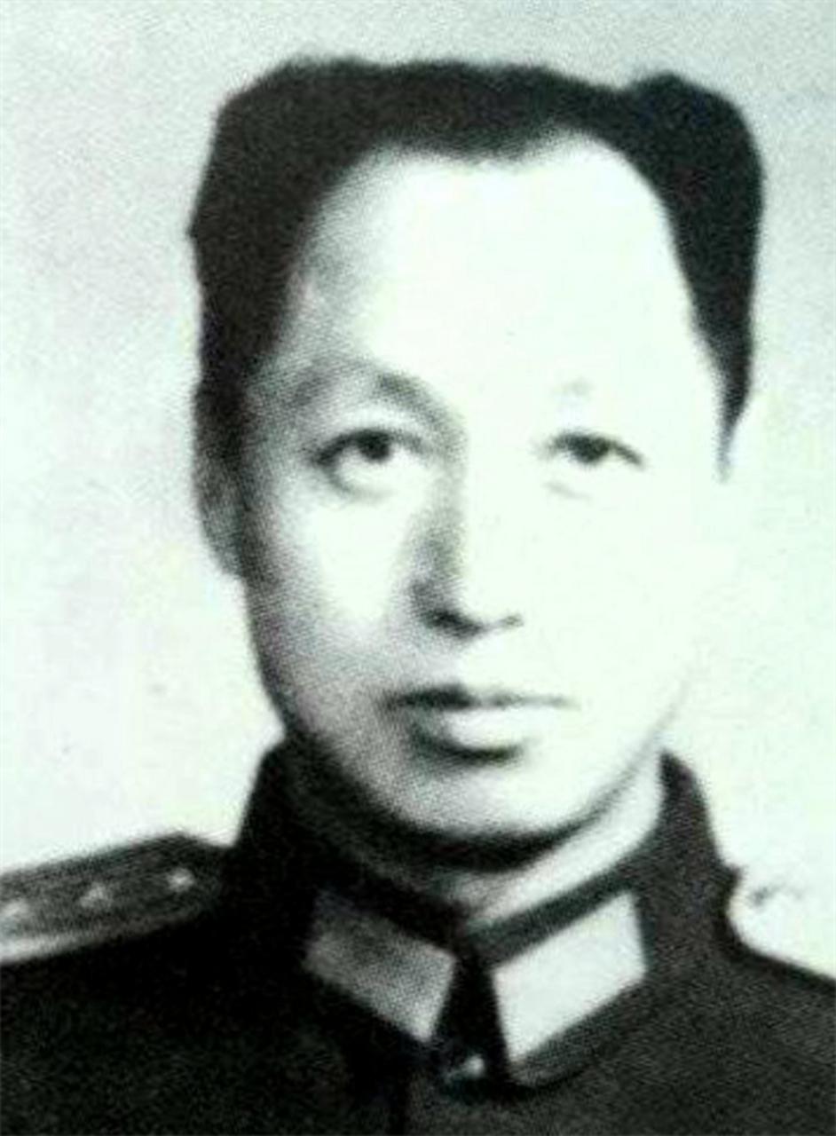 1939年，部队秘密转移途中休息，路旁“老乡”一见就跑！王海山心头一紧：坏了，是