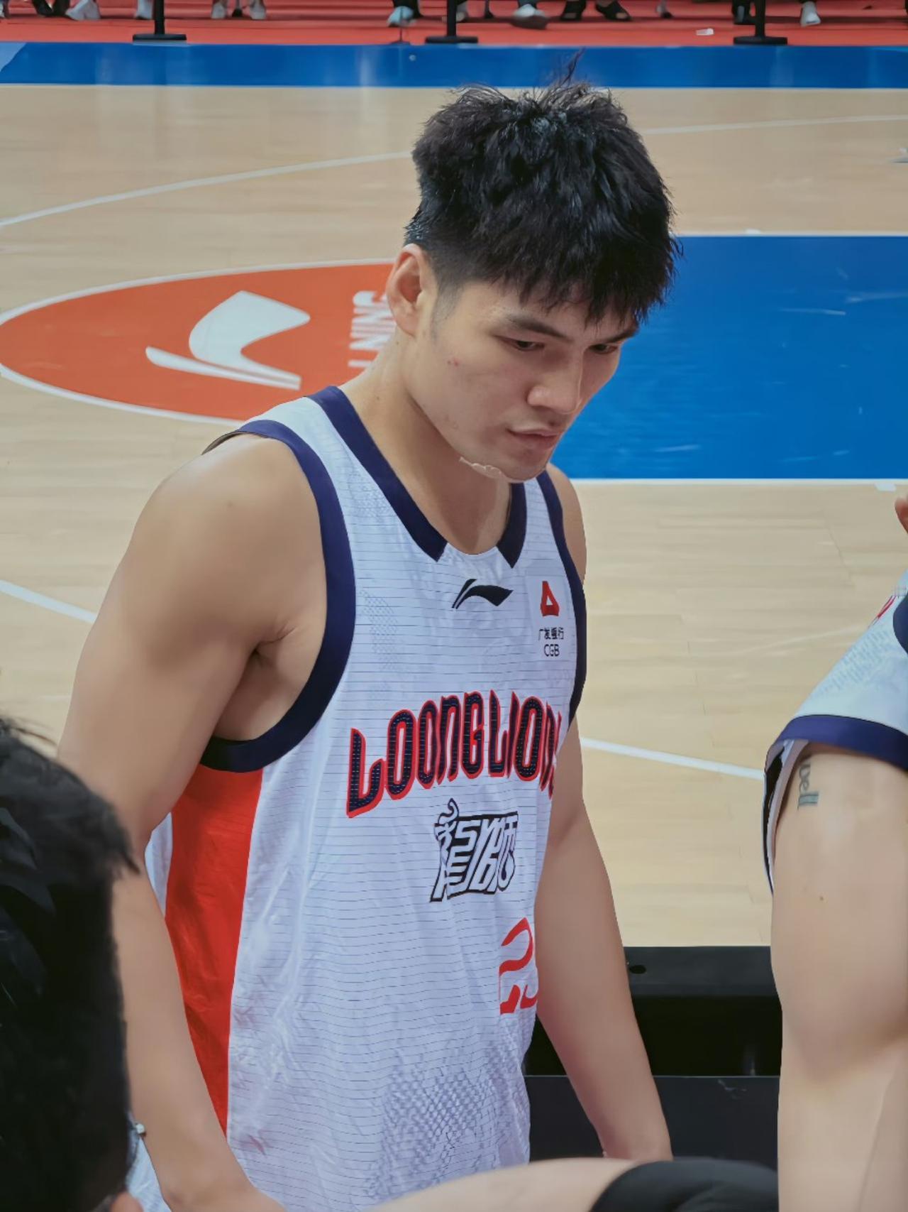 太丢人了😡，广州74-89不敌浙江，一战让我彻底看清这2位球员！1.陈