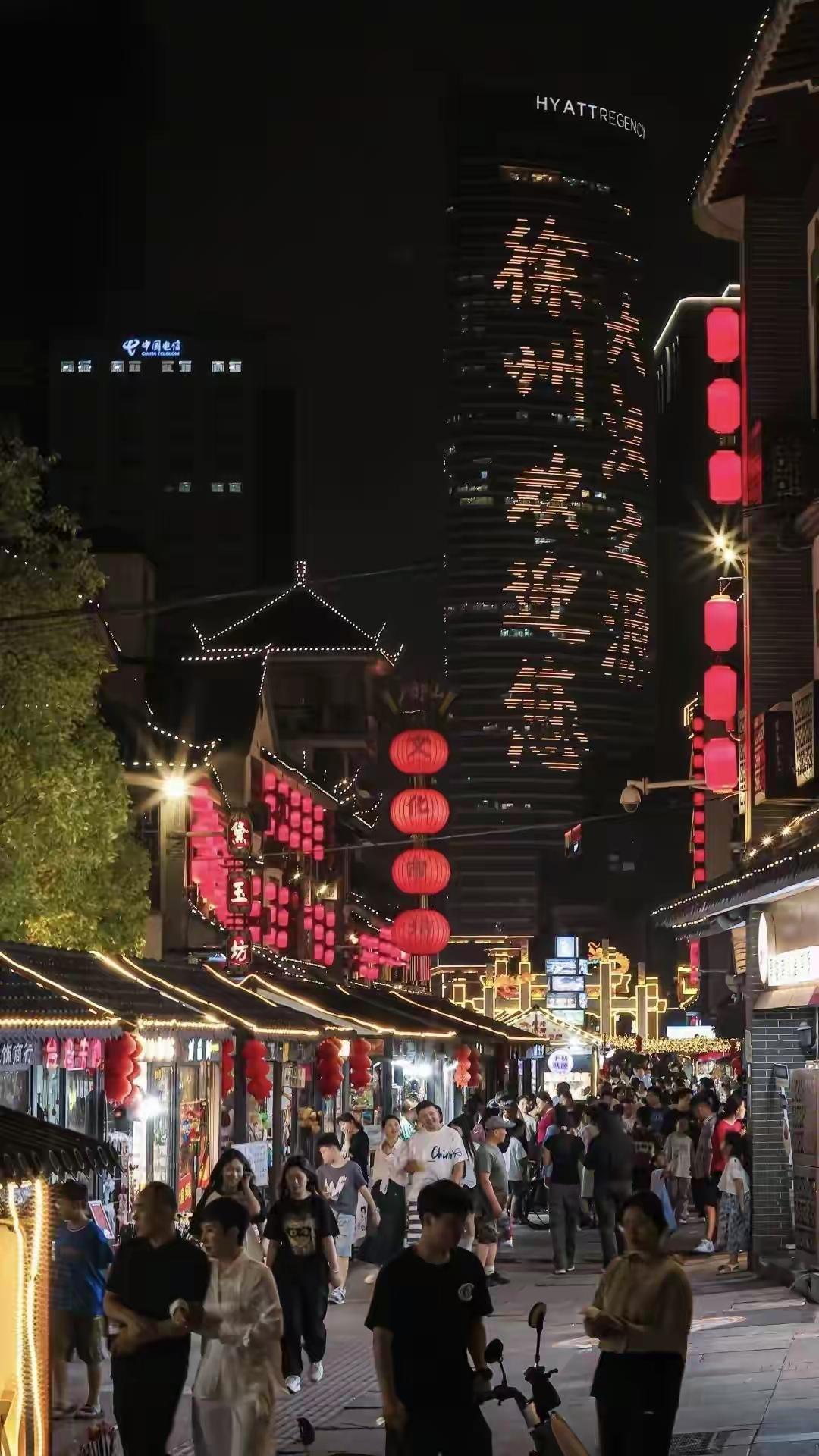 老徐、宿迁今年皆逢喜事。徐州GDP突破万亿几成定局，官方宣布徐州经济增长达6%。