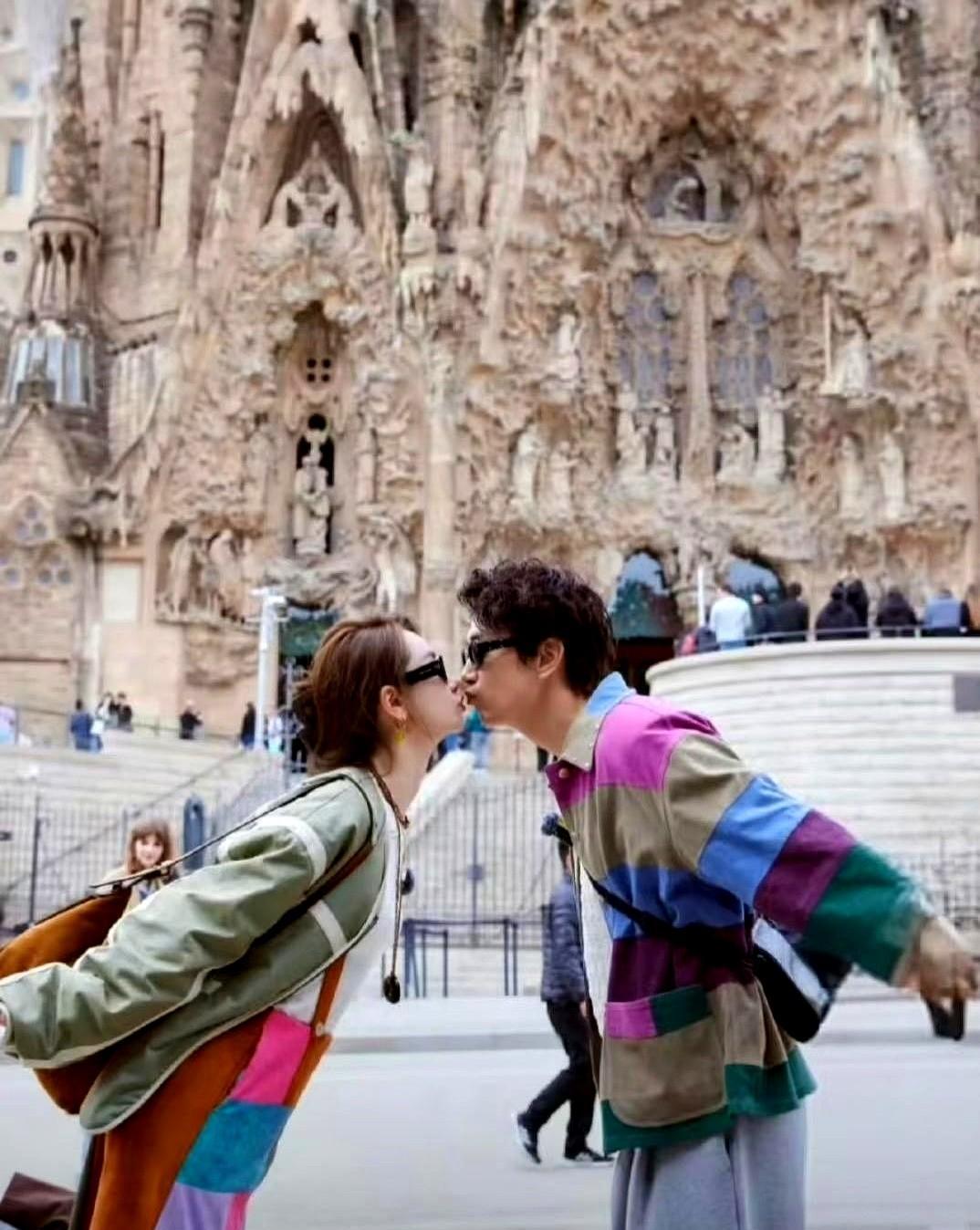 戚薇说睡不动，李承铉说求不够，四小时刷爆两亿流量。不是谁错了，是两个人的生物钟