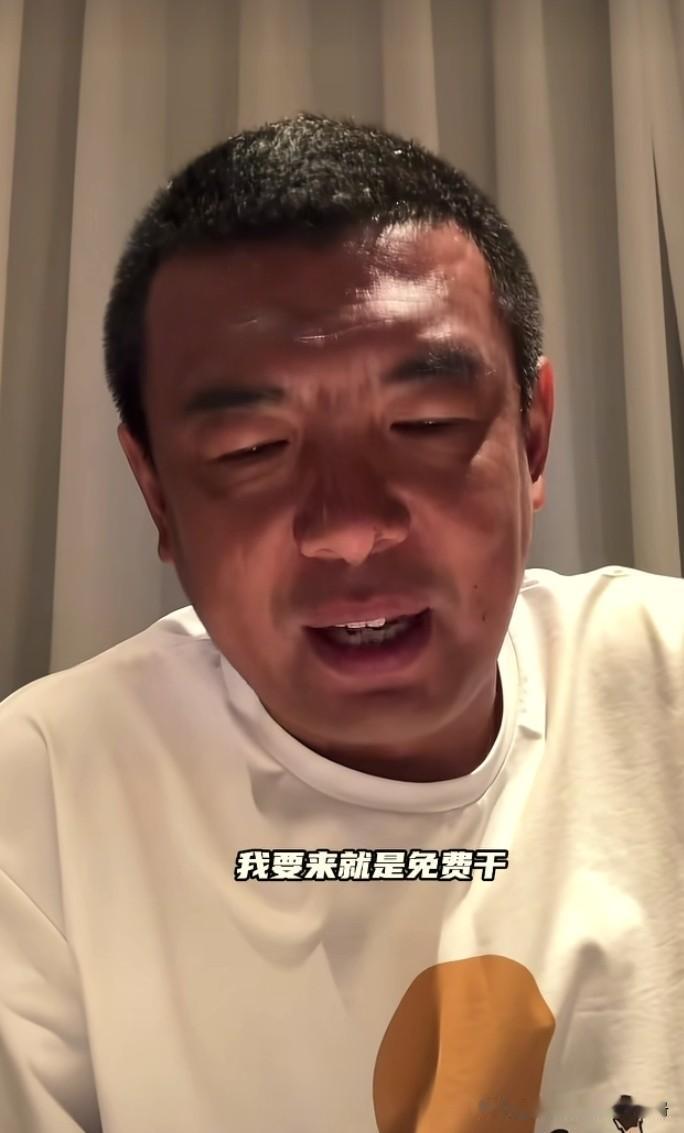 徐亮绝对是敞亮人。带队中国足球小将蓝队出征2034杯的徐亮直播说，我是那种只认