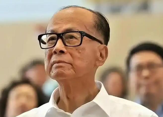 李嘉诚为啥非得“一条路走到黑”？香港《大公报》5月1日再次对李氏家族提出了严重警