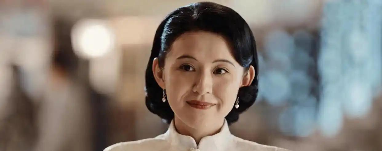 继续追剧《灼灼韶华》。韶华的万灵丹上市之后，被抢售一空，简直供不应求。连永新