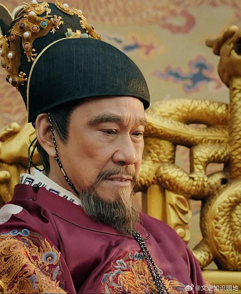 朱棣在太子人选上一直犹豫不决。长子朱高炽残疾且肥胖，连马都骑不了，朱棣打心底里不