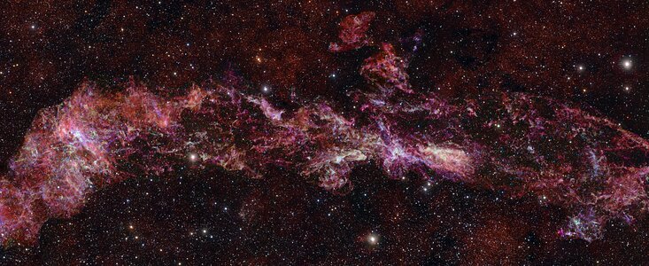 【科学家为银河系中心拍了组分子影集！】近日，中国科学院上海天文台等国际研究团队获