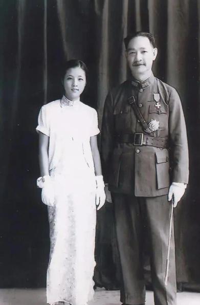 1938年，广东一位17岁少女，被父母逼迫嫁给54岁老头。没想到新婚夜后，少女竟