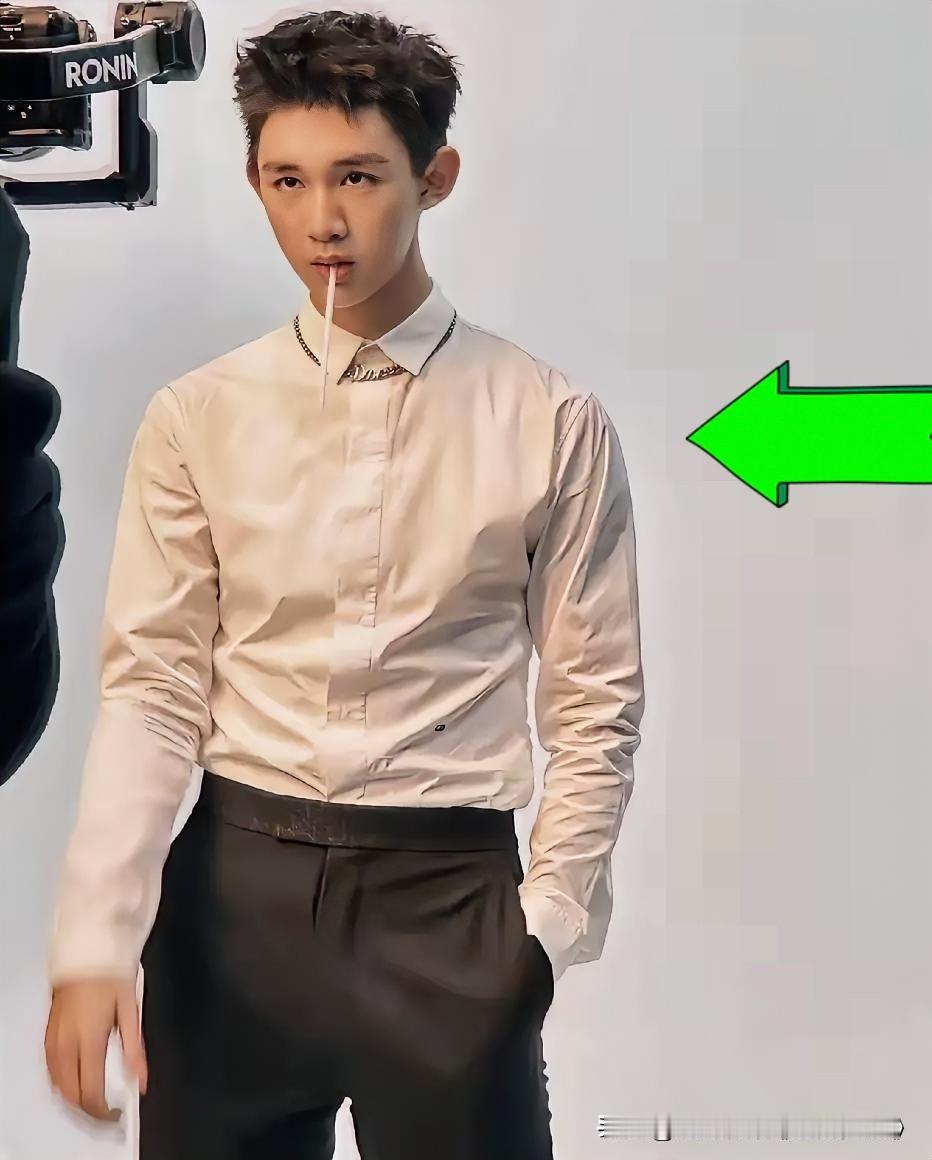 这下好了全国网友都知道了荣梓杉消费降级了，连明星都要AA制了