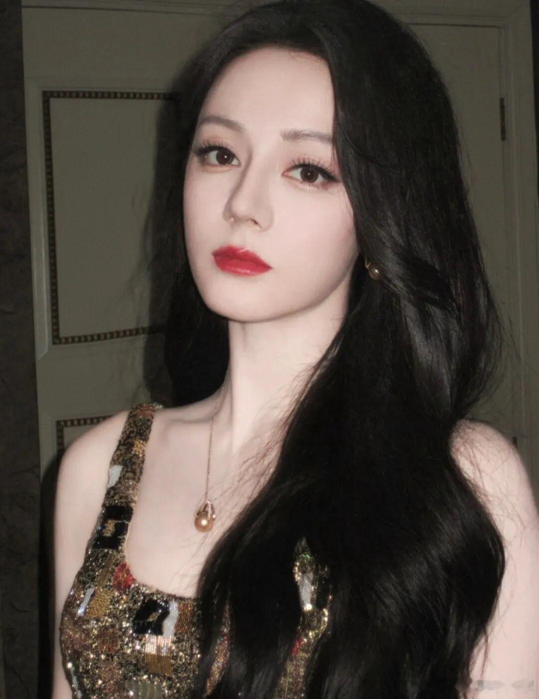 🍉迪丽热巴马上要进九重天，作为单元女主和尹昉搭档，剧本她这边不缺的，而且她选剧