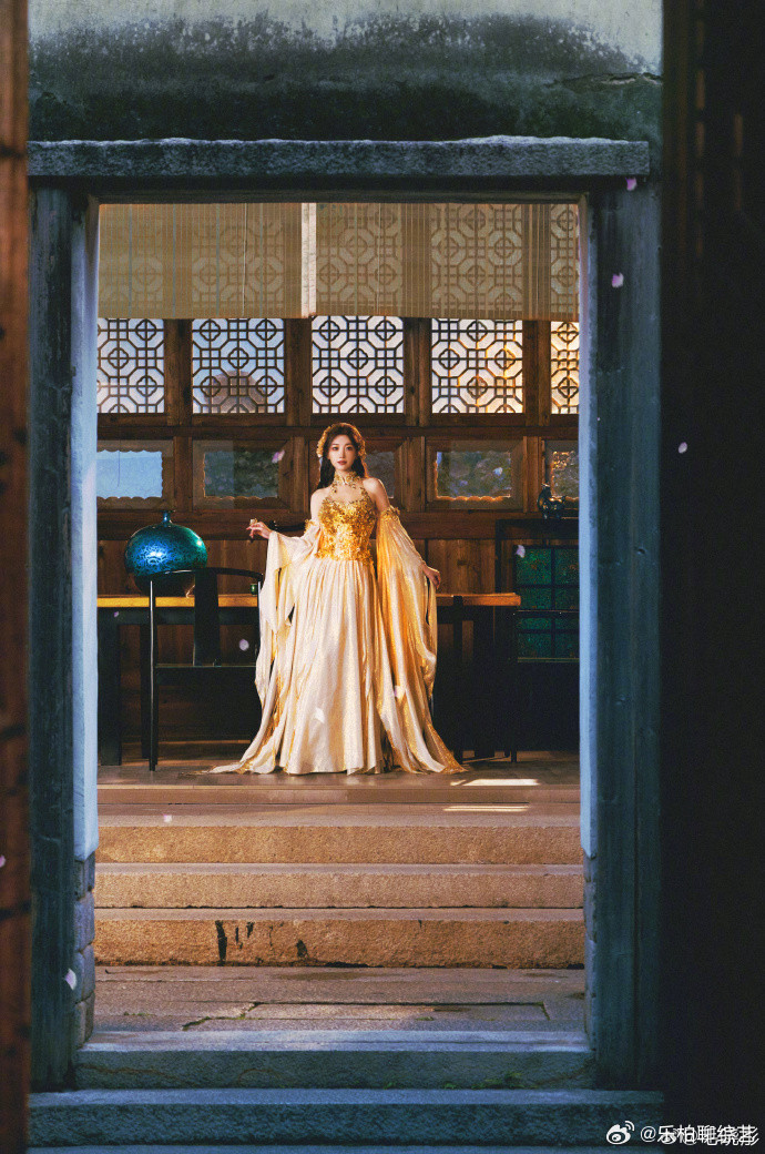 毛晓彤满分怼脸拍毛晓彤满分怼脸拍简直就是美的不知天地为何物呀，咱们姐姐这张脸