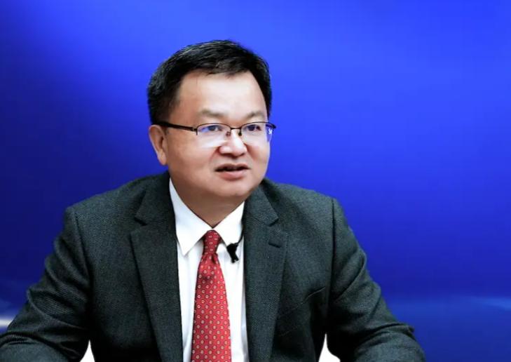 武大张校长终于现身！武大的开学典礼办了，张校长也出面了。但是杨同学那事
