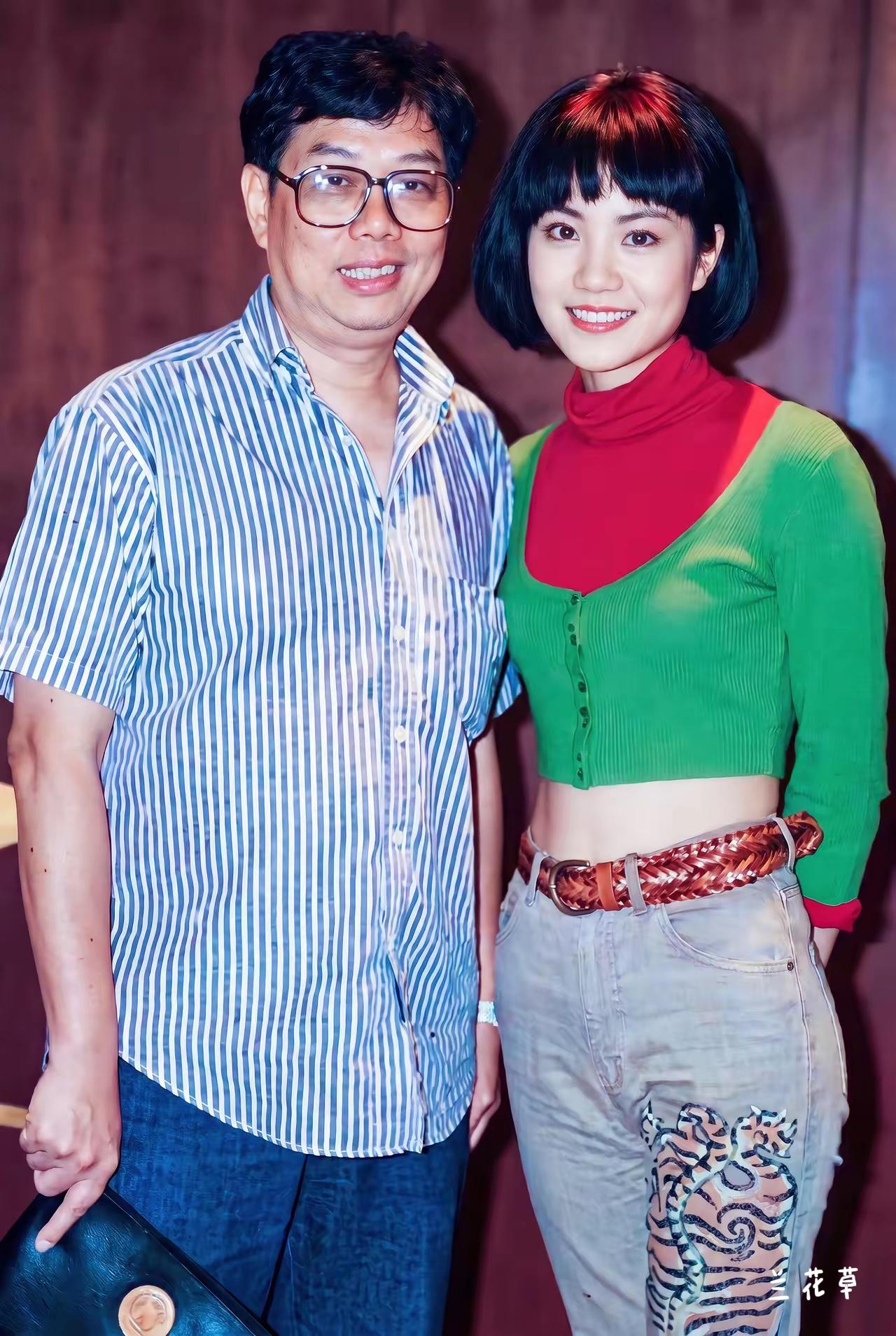 年轻时候的王菲确实美。她的美与妖、俗无关，与清新、自然却有着密切的关系。