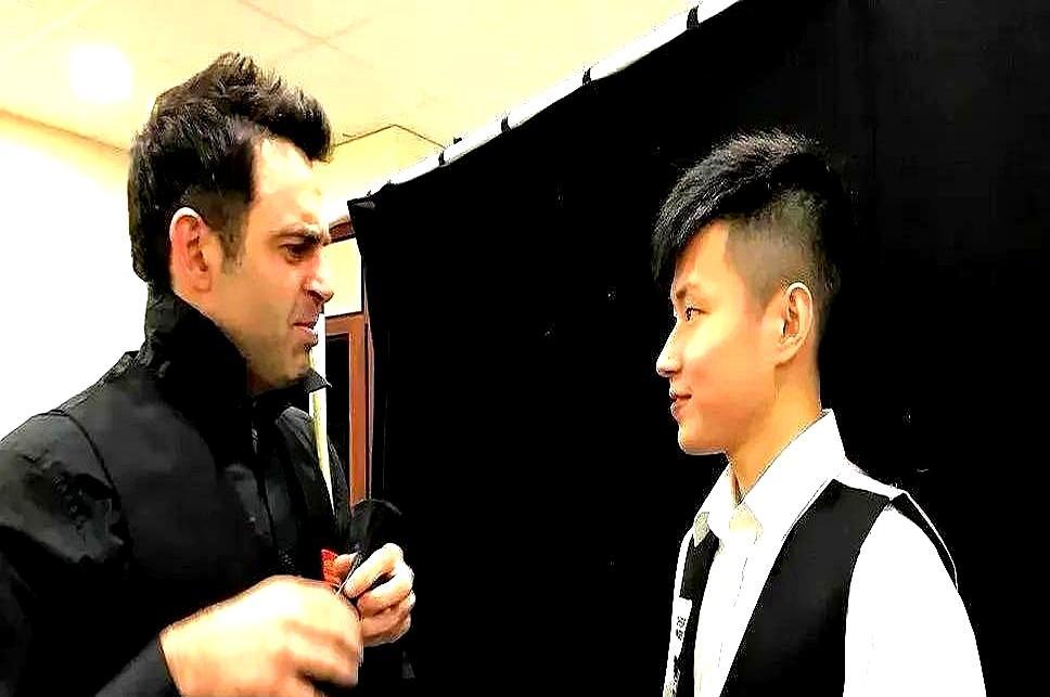 7比7平的时候，51岁希金斯用慢磨防守把赵心童逼到崩溃边缘。希金斯本来替补