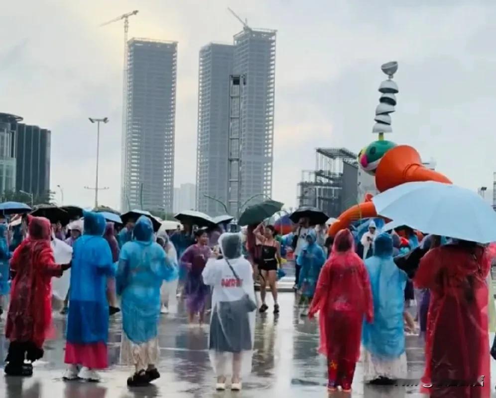 “音乐魔法师”华晨宇真的可以“呼风唤雨”？去年的五月，华晨宇和歌迷迫切想要看