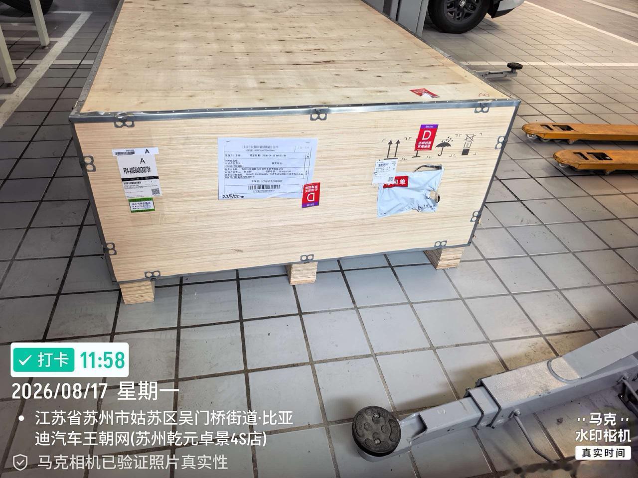 我更看好比亚迪的模式。有很多用户说，电池用久了，七八年之后要更换成本会很高。