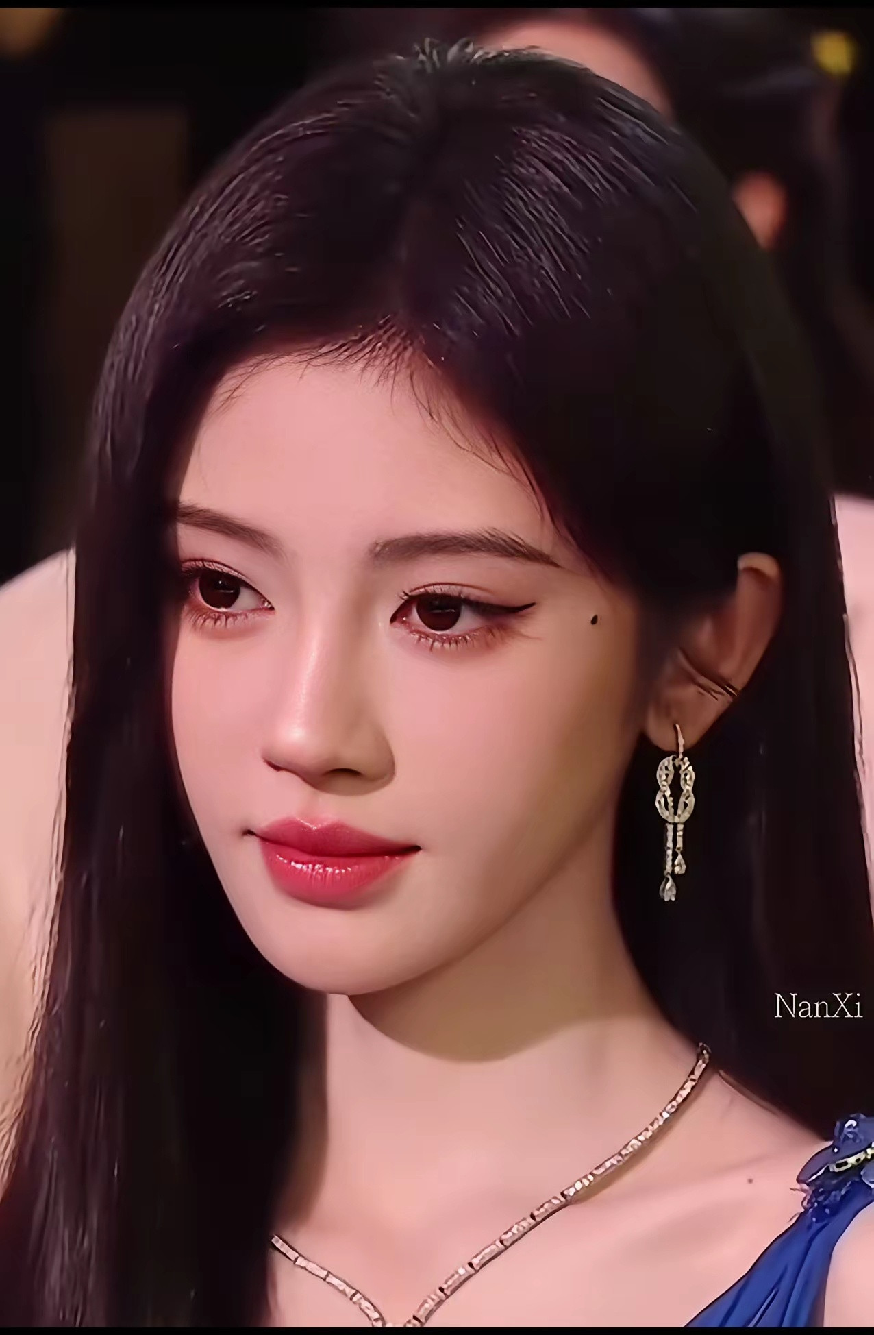 鞠婧祎算不算吃整容红利最多的艺人，现在的容貌已经称得上四千年一遇的美女了吧？