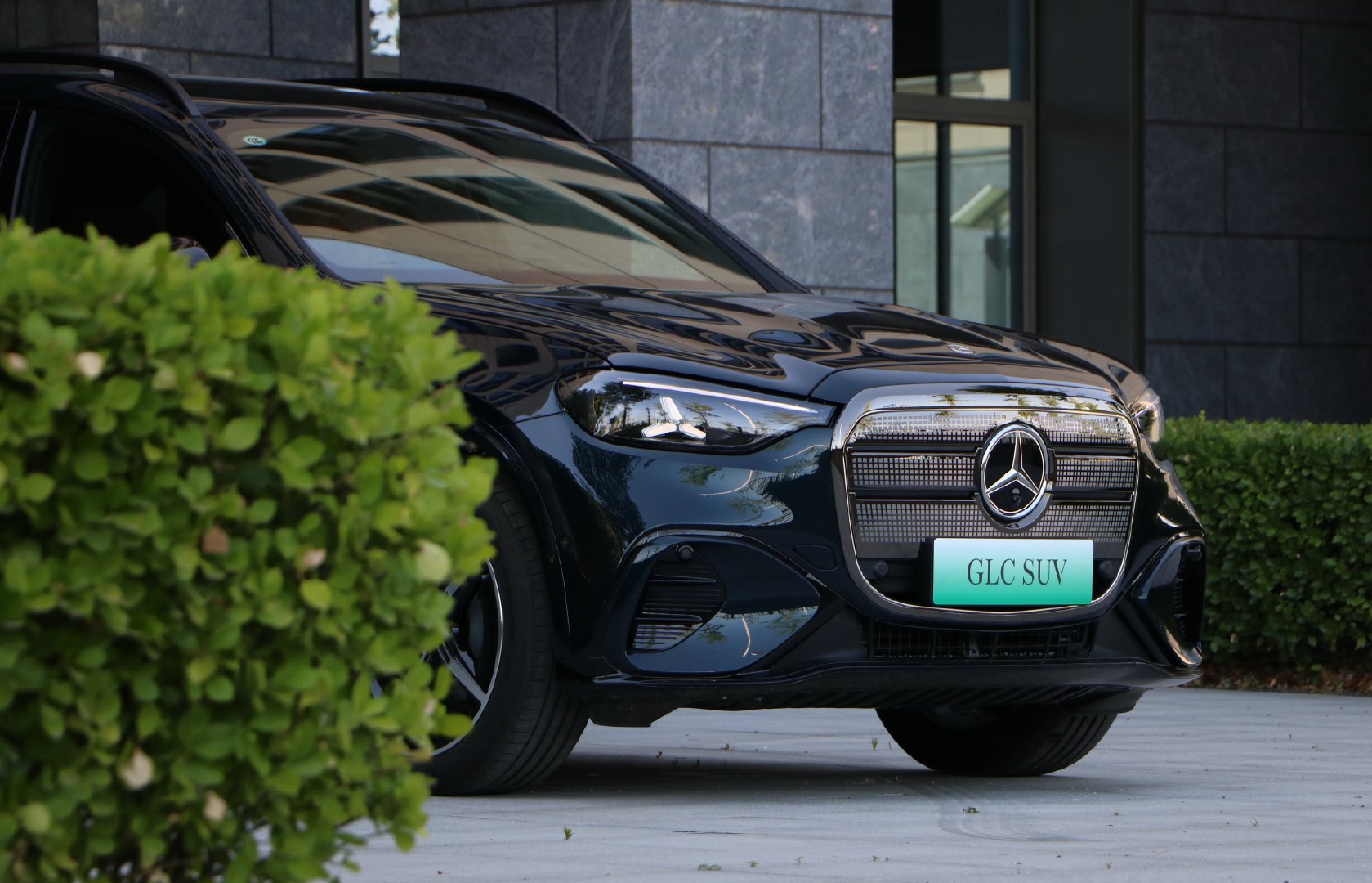 纯电GLC奔驰首款专属纯电平台中型SUV，34.9万预售起。彻底告别老款油改电短