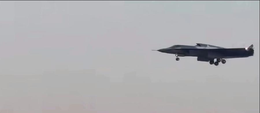 中国第三架歼36试飞：4000公里航程，美军航母的