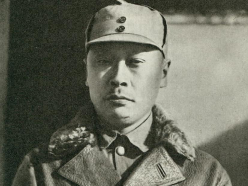 1938年，陈毅去买香烟时，结账时无意间看到看那老头的手腕。愣了一下，他却直接掏