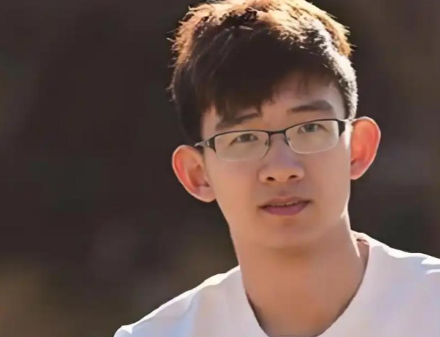 “北大学霸”刘嘉森一语惊人！他说：“我的同学里，父母有钱有势的大有人在，父母是