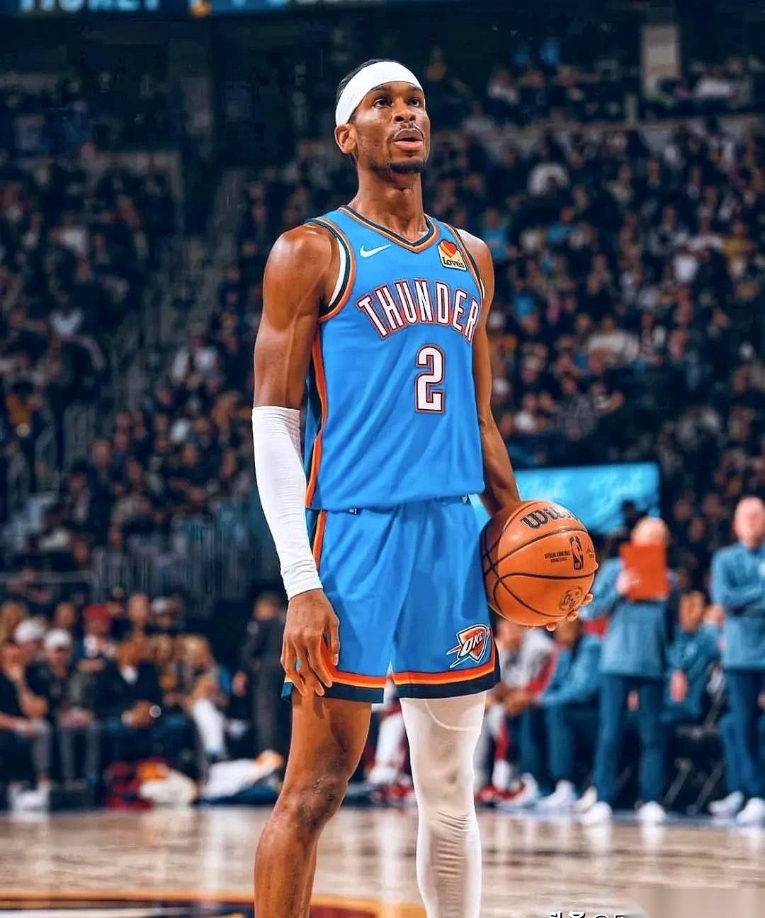 我跟你说，现在看亚历山大打球，会有一种深深的无力感。是那种你作为对手，明明知道