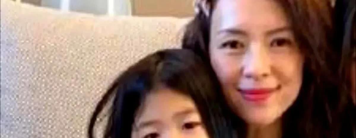 六一这天，章子怡直接晒出女儿醒醒和儿子正脸，宠娃没商量！5岁儿子拍照的模样萌到心