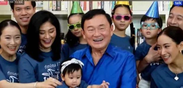 佩通坦是家里的老幺，当年她的女儿是家族最小的孩子，她女儿那是在众星拱月中长大了，