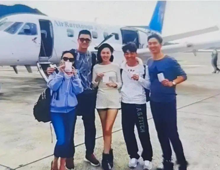 老照片太刺眼：王宝强当年真没察觉吗