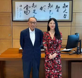 李湘减肥成功，现在真的太美了最近刷到李湘的近况，估计不少人都得惊一下，这还是