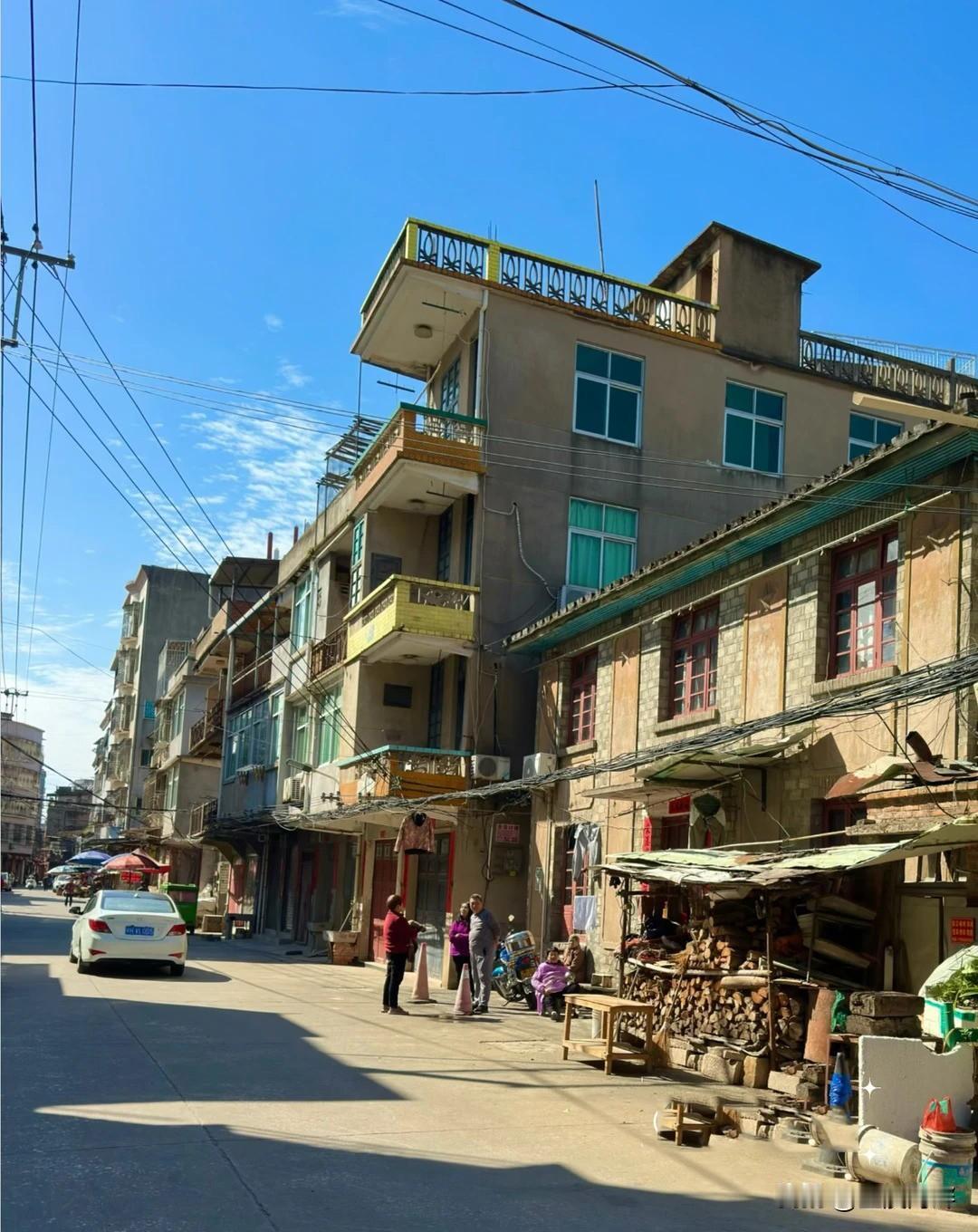 路过福州市连江县浦口镇，被这里的老旧、萧条惊呆了，很难想象这个沿海小镇的商业氛围