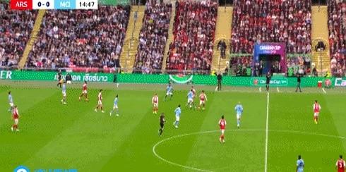 温布利不败金身，破了。阿森纳0-2输给曼城，联赛杯又一次成了亚军，这已经是连