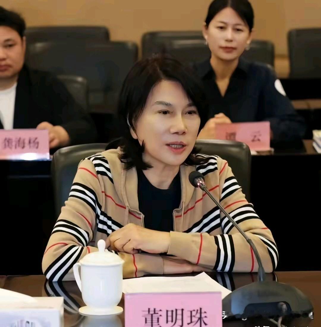 董明珠大姐说的话含金量还在提高！今年3月，董明珠在两会上接受上海证券报采访，说了