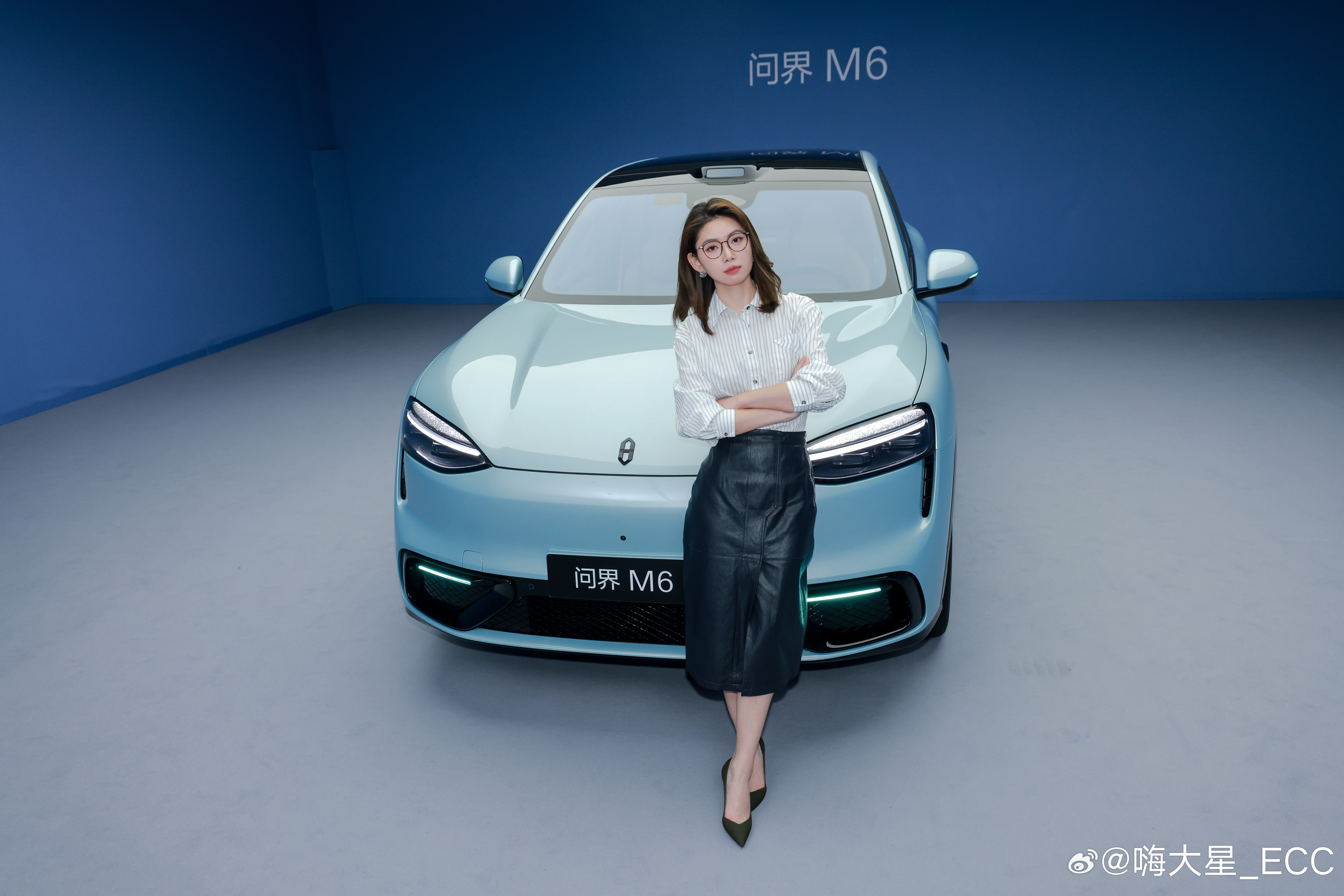 问界M6我最爱的两个配色一个是曜石黑，配上黑曜运动套件气场拉满。而且黑色车漆下