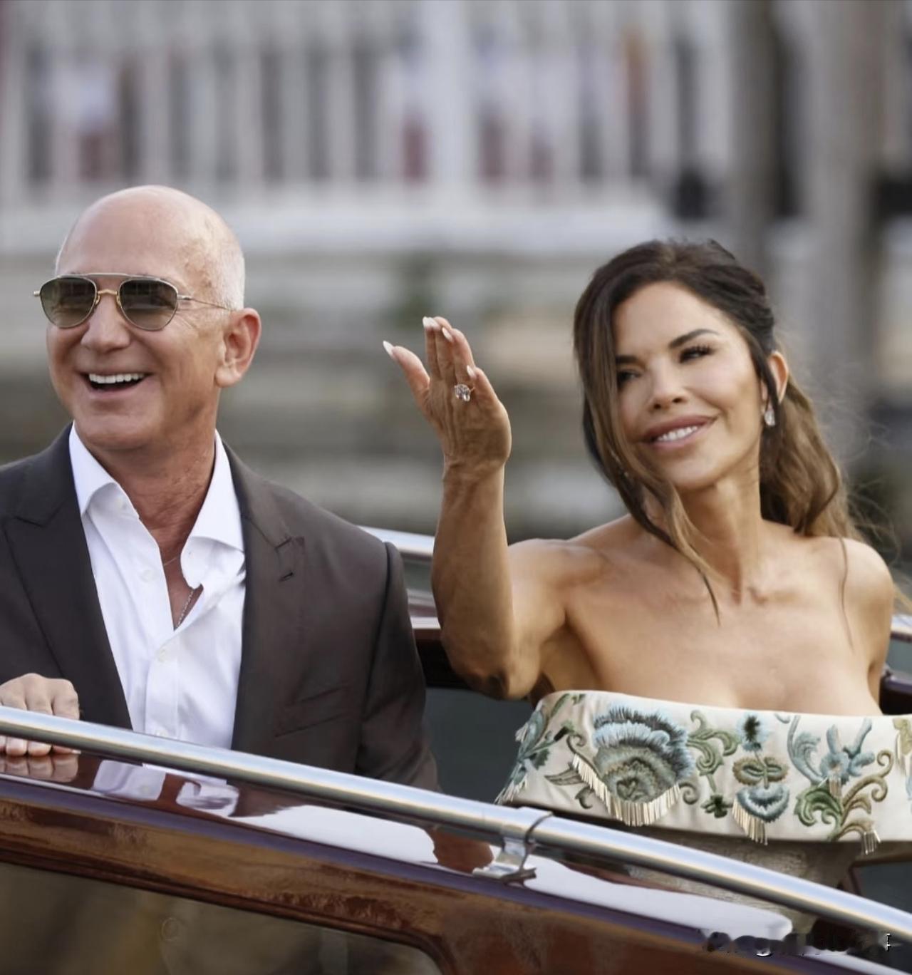 亚马逊老板贝佐斯,就是传说中的光头强强哥,决定全球裁员3万人,预计因此每年可以节