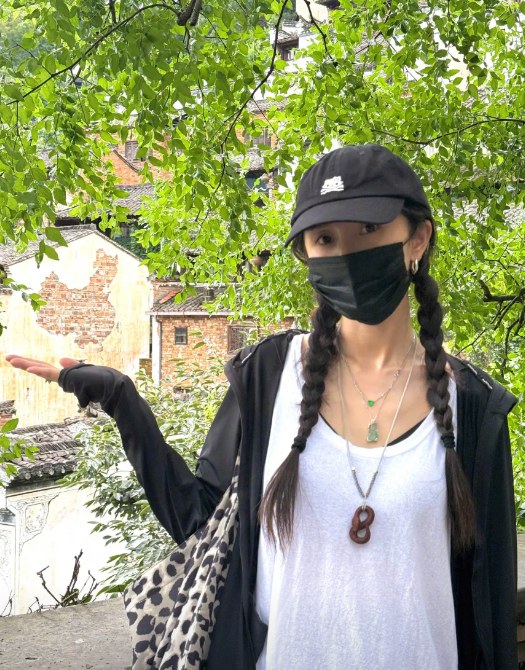 杨幂离婚7年女儿11岁没有再婚是有道理的《生万物》杨幂又火了，这部剧虽