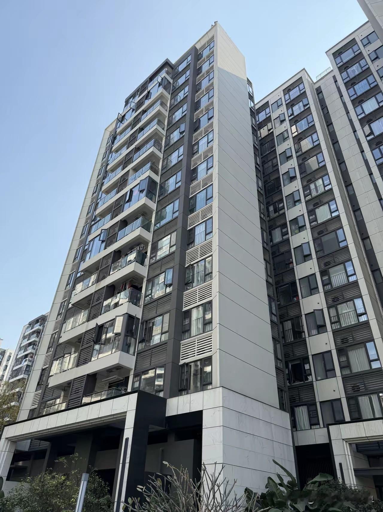 广州楼市真到白菜价了吗？黄村28万现楼背后，要分清现实与营销话术刷到不少短