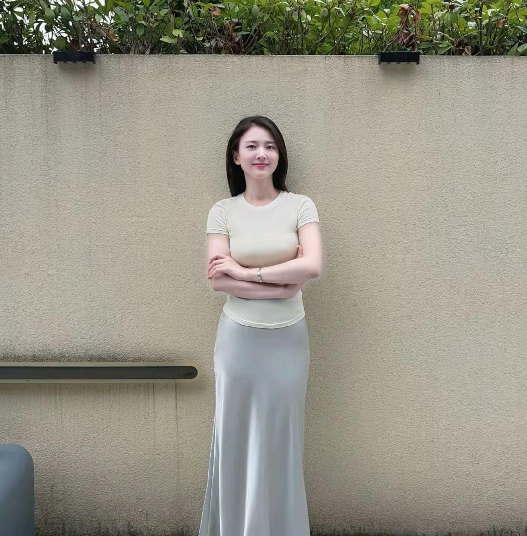 今日街拍，身材这么好的美女谁不喜欢呢？