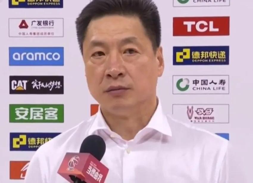 李春江扎根广东布局青训，重点培育青少年后卫告别上海男篮帅位后，李春江选择在